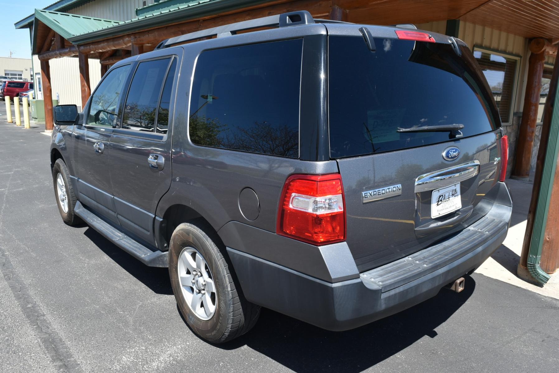 2014 Gray /Beige Ford Expedition XL (1FMJU1G55EE) with an 5.4L V8 engine, 6-Speed Automatic w/ OD transmission, located at 1600 E Hwy 44, Rapid City, SD, 57703, (605) 716-7878, 44.070232, -103.171410 - Photo #5